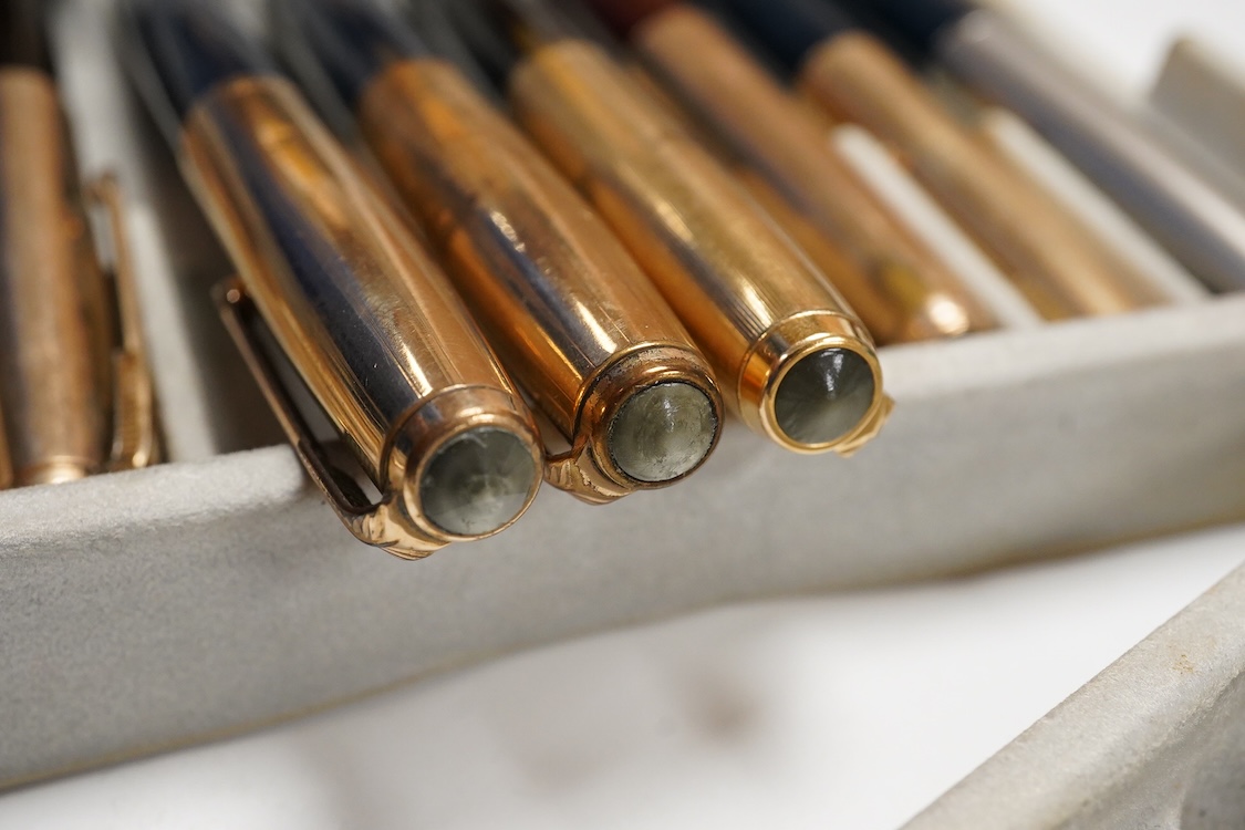 A large collection of Parker 51 pens and pencils, plus other Parkers, some incomplete